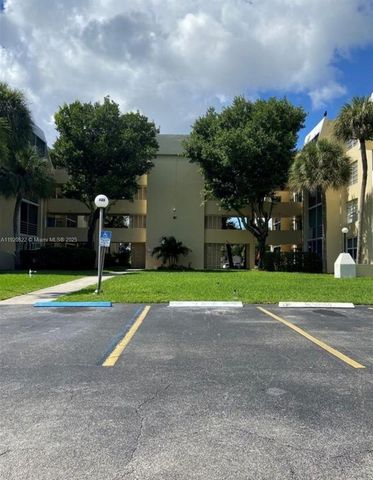 922 NE 199th St 1D, Miami, FL 33179