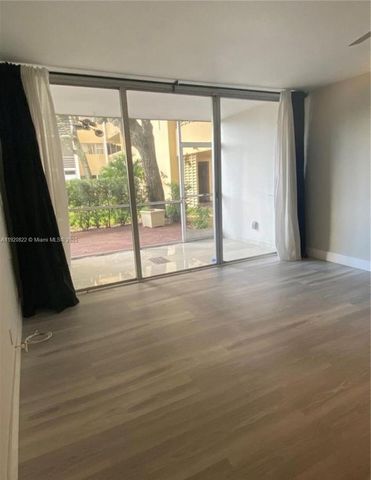 922 NE 199th St 1D, Miami, FL 33179