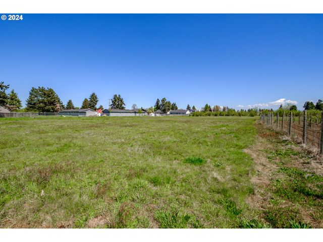 1600 E Blk Lincoln Rd, Woodburn, OR 97071
