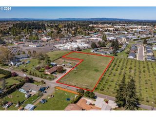 1600 E Blk Lincoln Rd, Woodburn, OR 97071
