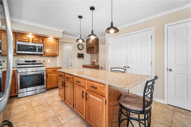 1514 View Point Drive, Beavercreek, OH 45434