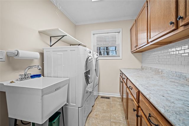 1514 View Point Drive, Beavercreek, OH 45434