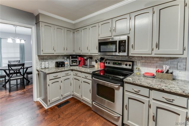 2620 BERKLEY HILLS DR, Tuscaloosa, AL 35404