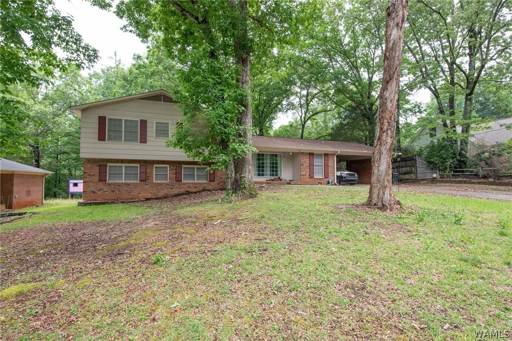 2620 BERKLEY HILLS DR, Tuscaloosa, AL 35404