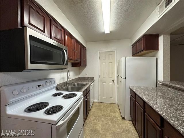 2606 South Durango Drive 172, Las Vegas, NV 89117