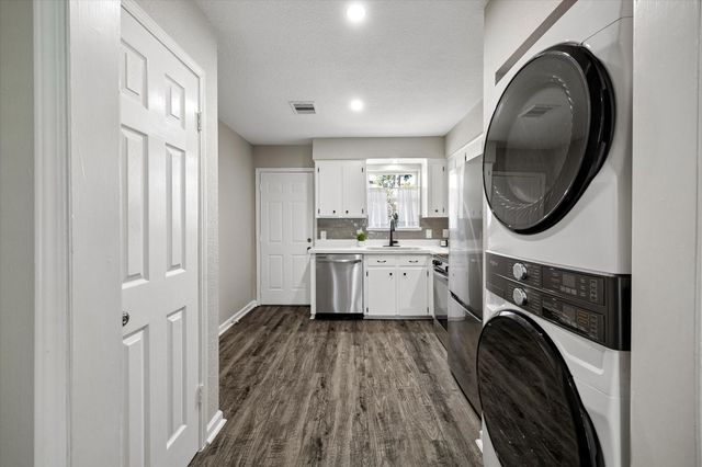 197 W Tri Oaks Lane 197, Houston, TX 77043