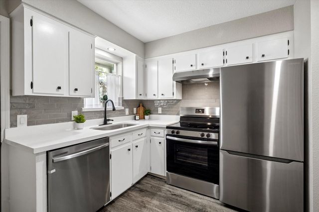 197 W Tri Oaks Lane 197, Houston, TX 77043