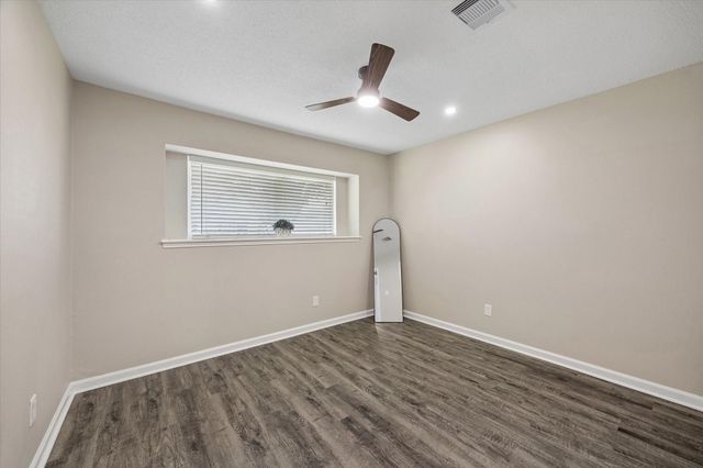 197 W Tri Oaks Lane 197, Houston, TX 77043
