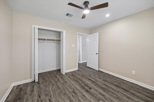 197 W Tri Oaks Lane 197, Houston, TX 77043