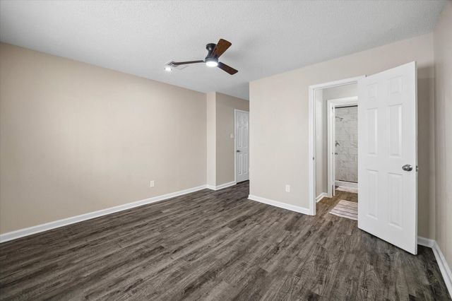 197 W Tri Oaks Lane 197, Houston, TX 77043