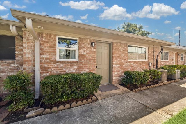 197 W Tri Oaks Lane 197, Houston, TX 77043