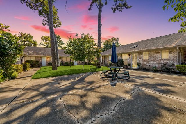 197 W Tri Oaks Lane 197, Houston, TX 77043