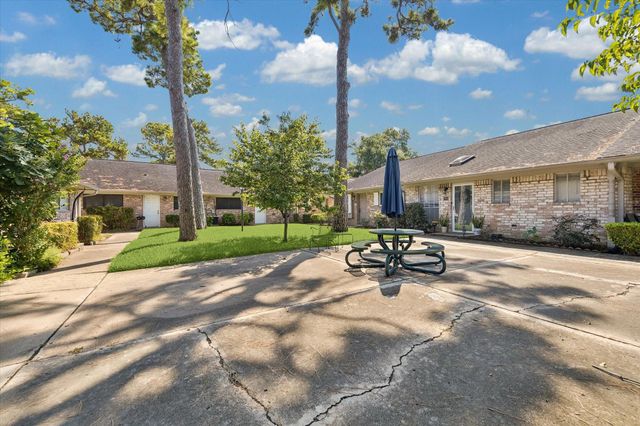 197 W Tri Oaks Lane 197, Houston, TX 77043