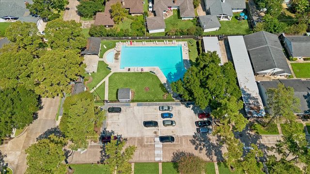 197 W Tri Oaks Lane 197, Houston, TX 77043