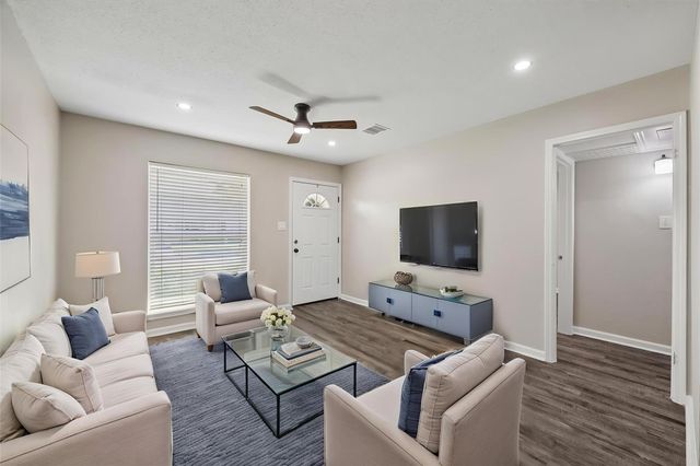 197 W Tri Oaks Lane 197, Houston, TX 77043