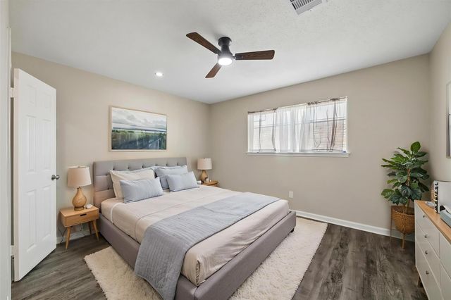 197 W Tri Oaks Lane 197, Houston, TX 77043