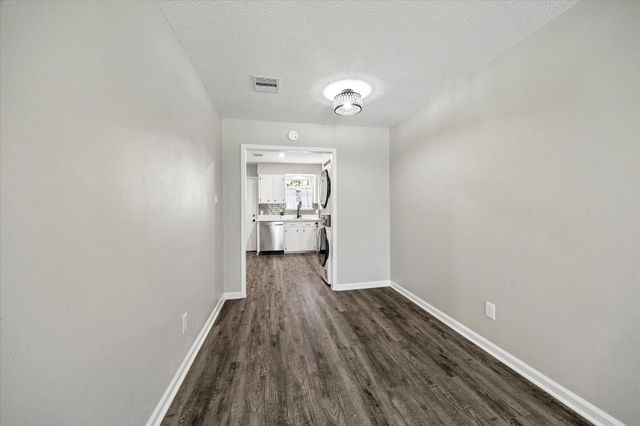 197 W Tri Oaks Lane 197, Houston, TX 77043