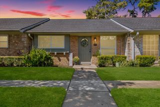 197 W Tri Oaks Lane 197, Houston, TX 77043