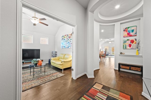 211 Oleander LOOP, Buda, TX 78610