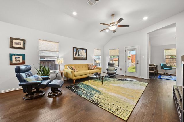 211 Oleander LOOP, Buda, TX 78610