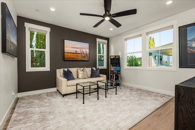 3285 Sofia Dr, Lincoln, CA 95648