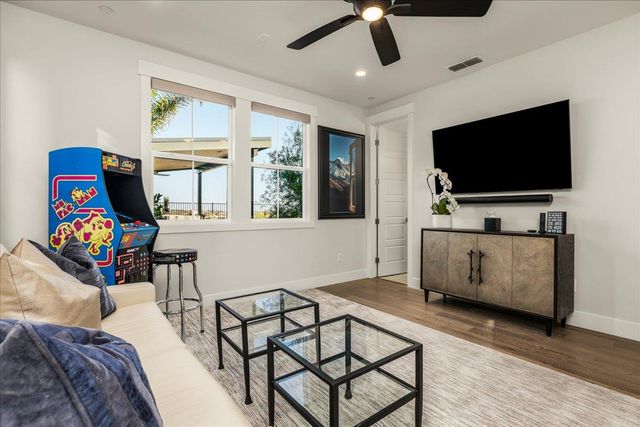 3285 Sofia Dr, Lincoln, CA 95648
