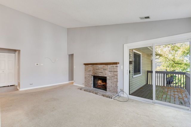 938 Hidden Lake Drive 938, Buffalo Grove, IL 60089