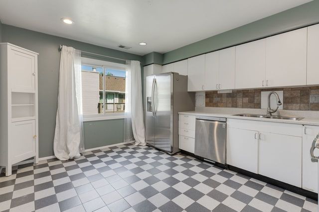 938 Hidden Lake Drive 938, Buffalo Grove, IL 60089