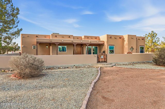 1285 Apple Tree Lane, Las Cruces, NM 88007