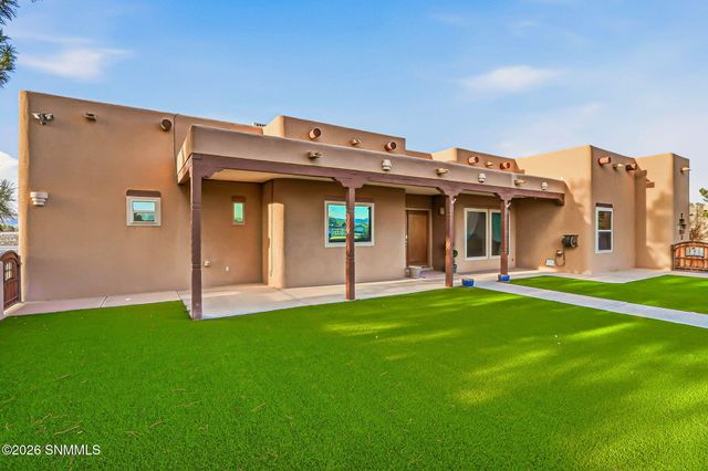 1285 Apple Tree Lane, Las Cruces, NM 88007