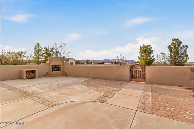 1285 Apple Tree Lane, Las Cruces, NM 88007