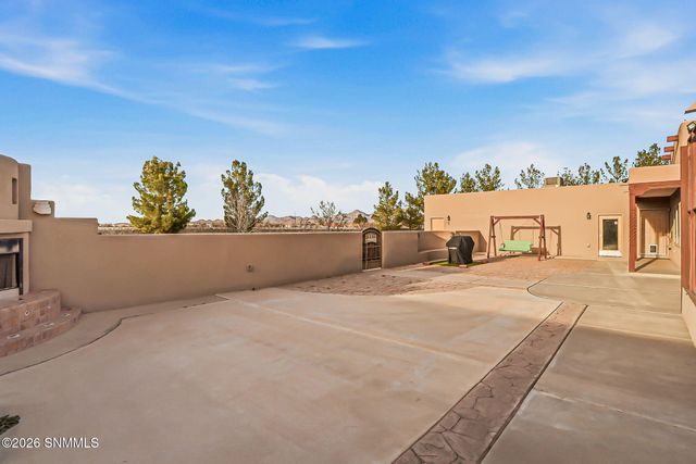 1285 Apple Tree Lane, Las Cruces, NM 88007