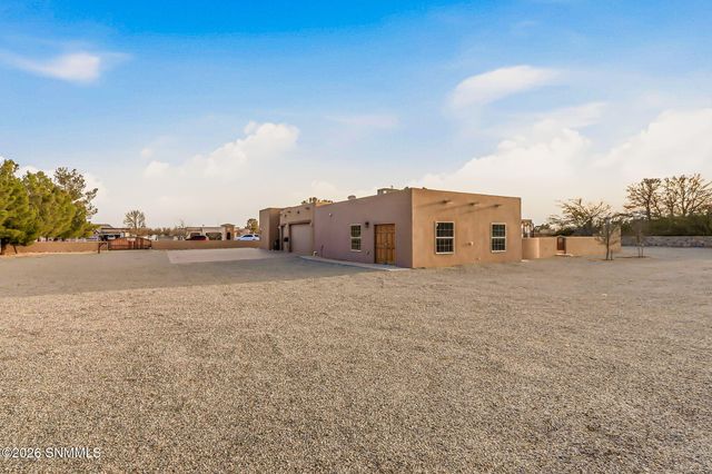 1285 Apple Tree Lane, Las Cruces, NM 88007