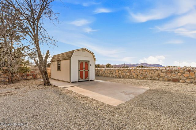 1285 Apple Tree Lane, Las Cruces, NM 88007