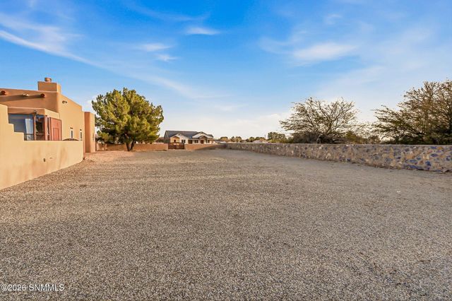 1285 Apple Tree Lane, Las Cruces, NM 88007