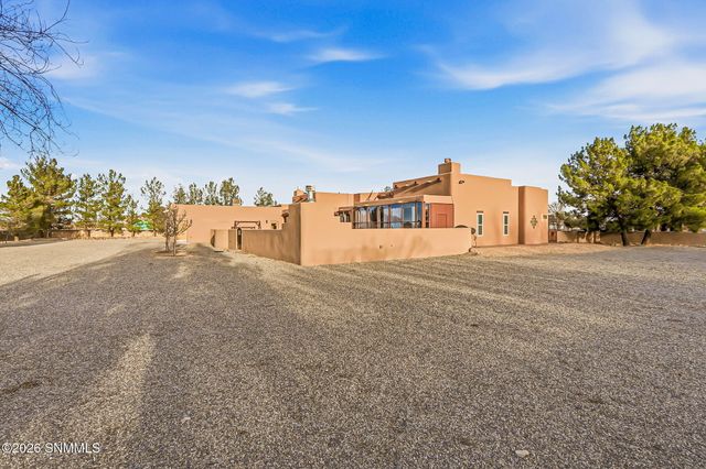 1285 Apple Tree Lane, Las Cruces, NM 88007