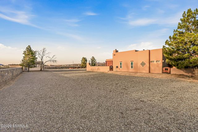 1285 Apple Tree Lane, Las Cruces, NM 88007