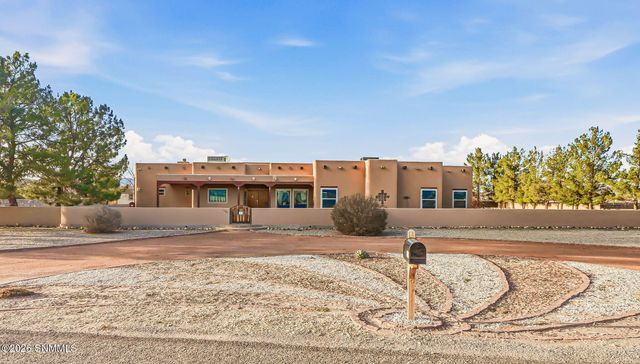 1285 Apple Tree Lane, Las Cruces, NM 88007