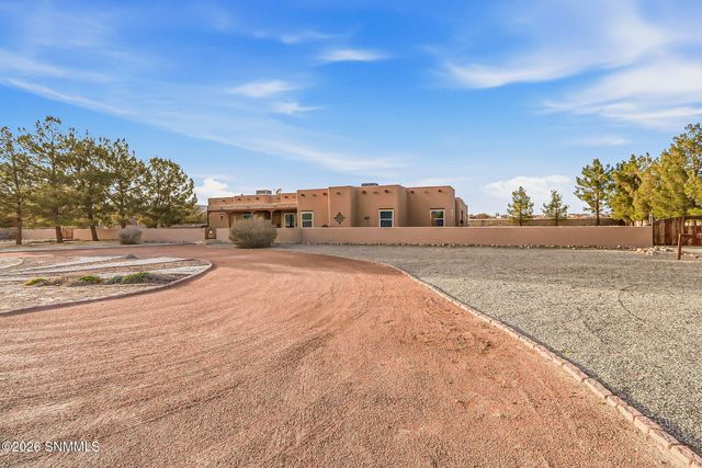 1285 Apple Tree Lane, Las Cruces, NM 88007