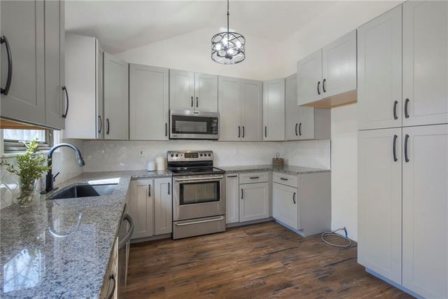 1201 E Butterfield Place, Olathe, KS 66062