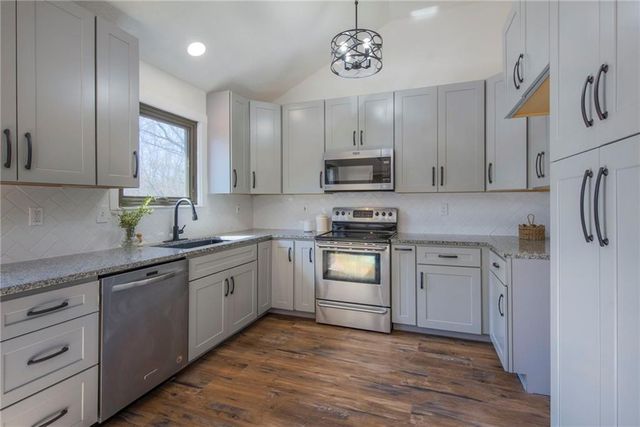 1201 E Butterfield Place, Olathe, KS 66062