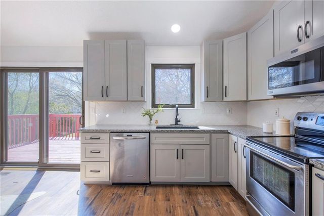 1201 E Butterfield Place, Olathe, KS 66062