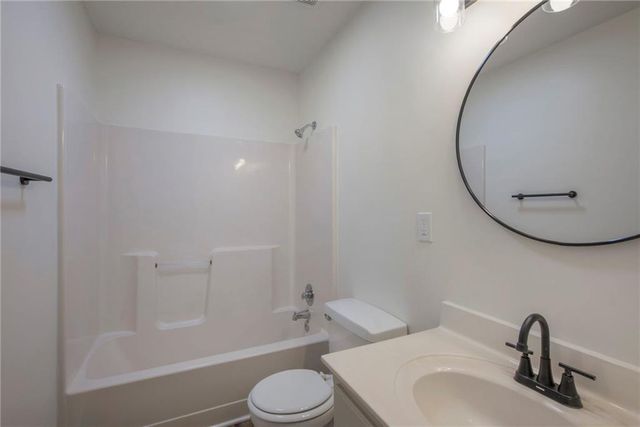 1201 E Butterfield Place, Olathe, KS 66062