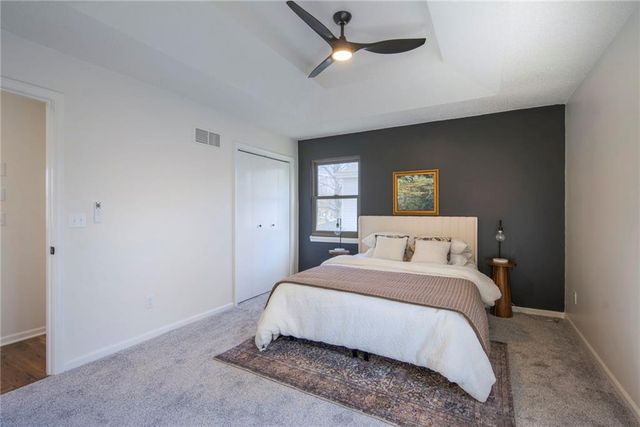 1201 E Butterfield Place, Olathe, KS 66062