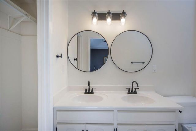 1201 E Butterfield Place, Olathe, KS 66062