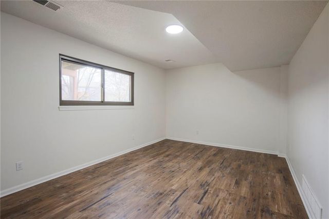 1201 E Butterfield Place, Olathe, KS 66062