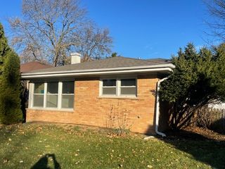 2036 Lake Avenue, Wilmette, IL 60091