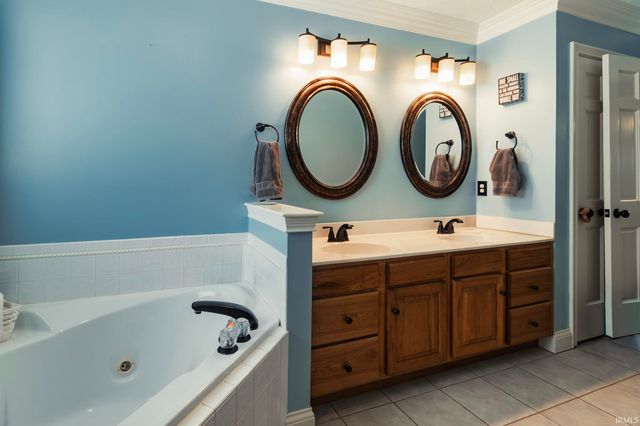 3377 Avondale Drive, Newburgh, IN 47630