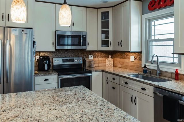 3377 Avondale Drive, Newburgh, IN 47630