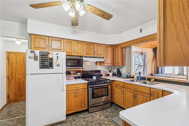 1682 Arthur Drive NW, Warren, OH 44485